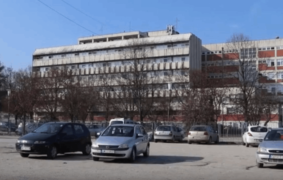 KULMINIRALO NEZADOVOLJSTVO PACIJENTA: Čačanin se IZNERVIRAO, VIKAO NA SESTRE, LOMIO inventar po hodnicima!  